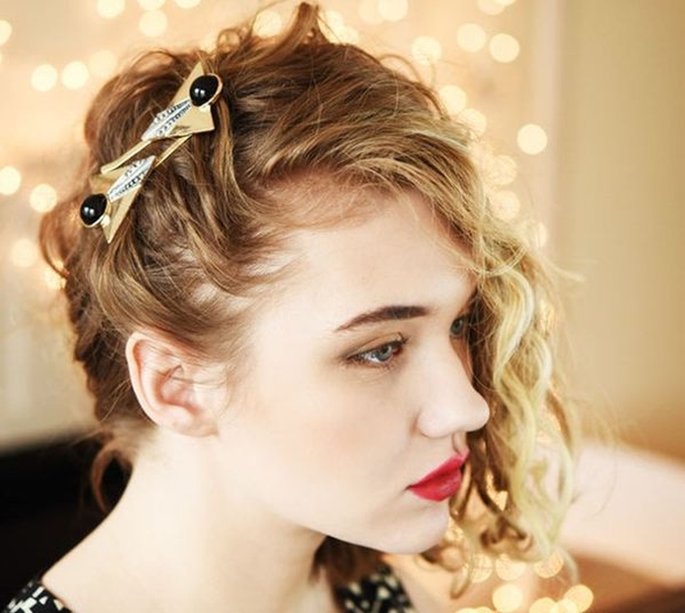 Boucles pour cheveux courts