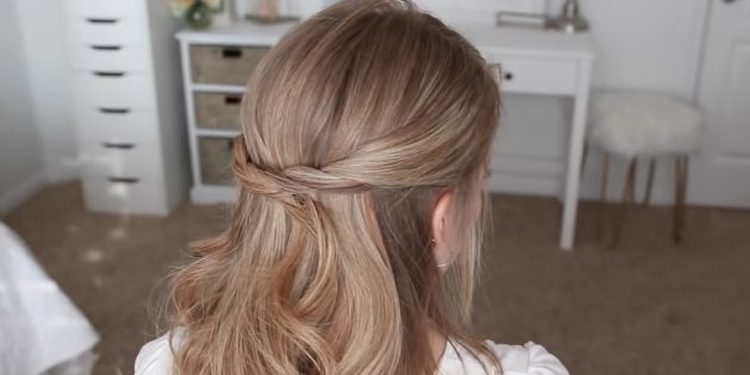 Coiffures hautes pour cheveux longs
