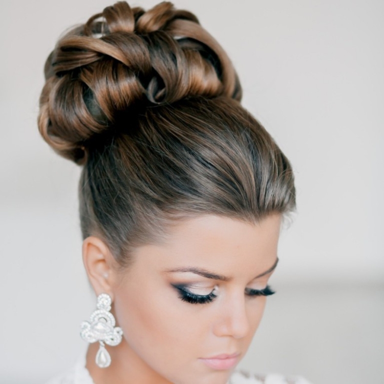 Coiffures hautes pour cheveux longs