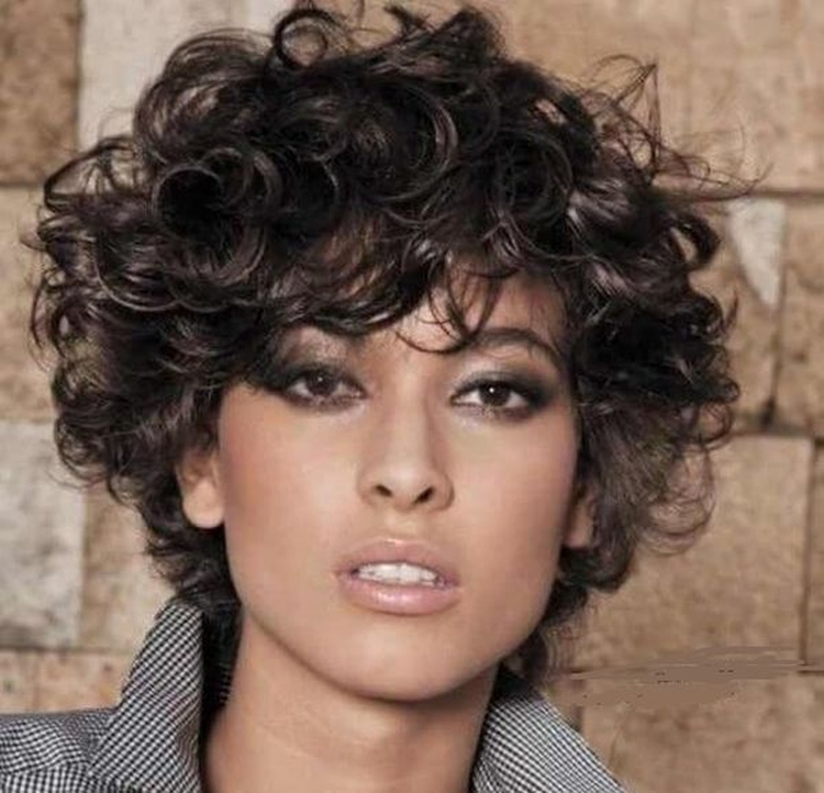 Boucles pour cheveux courts