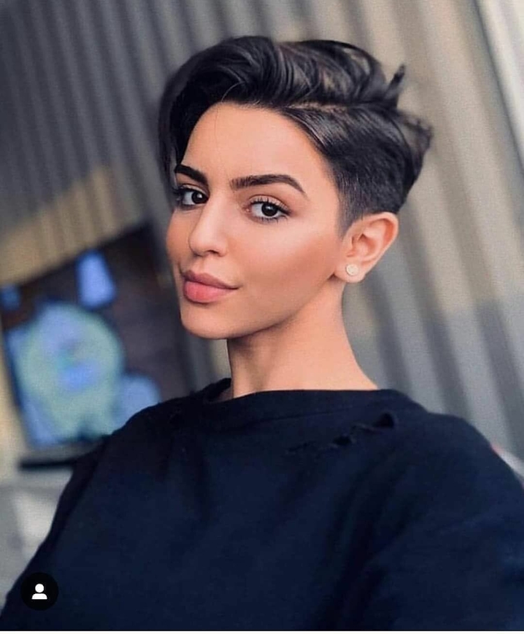 Coupes de cheveux pour femmes aux tempes rasées