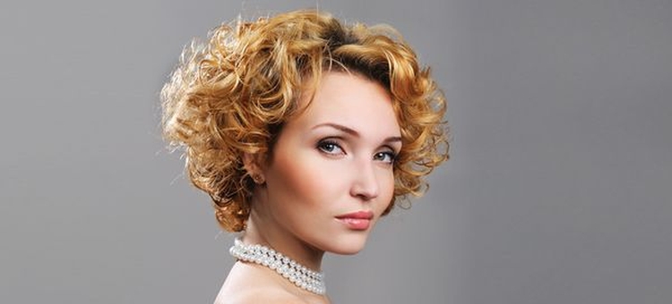 Boucles pour cheveux courts