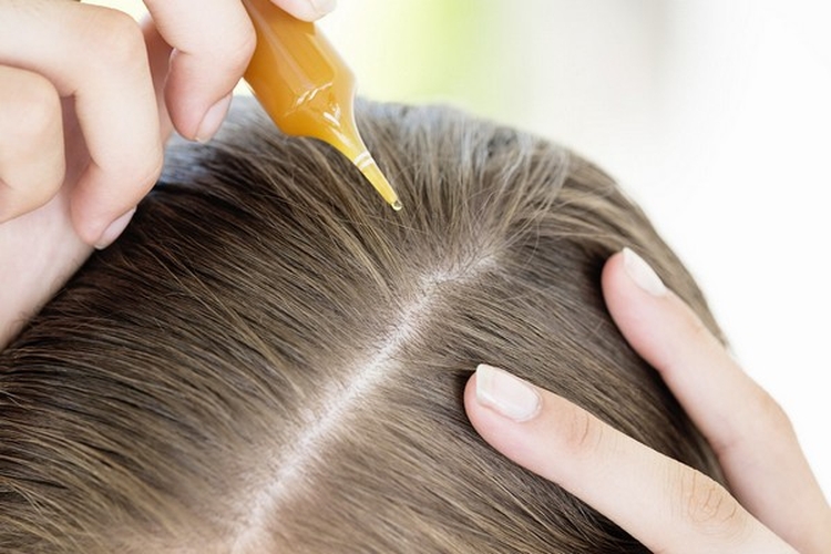 Lissage des cheveux à la kératine