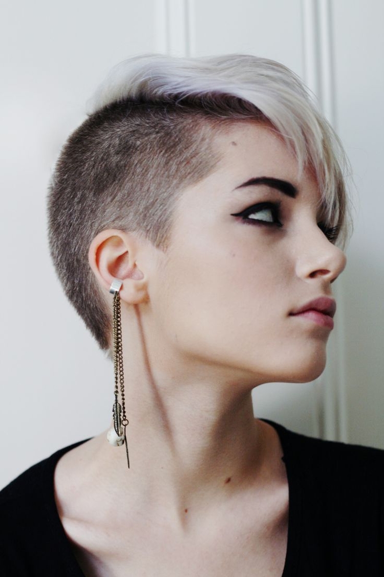 Coupes de cheveux pour femmes aux tempes rasées