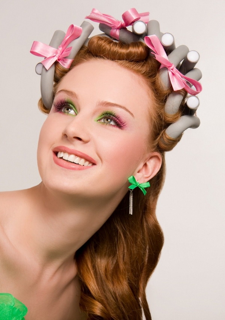 Comment bien enrouler les cheveux sur les bigoudis à la maison, méthodes et techniques