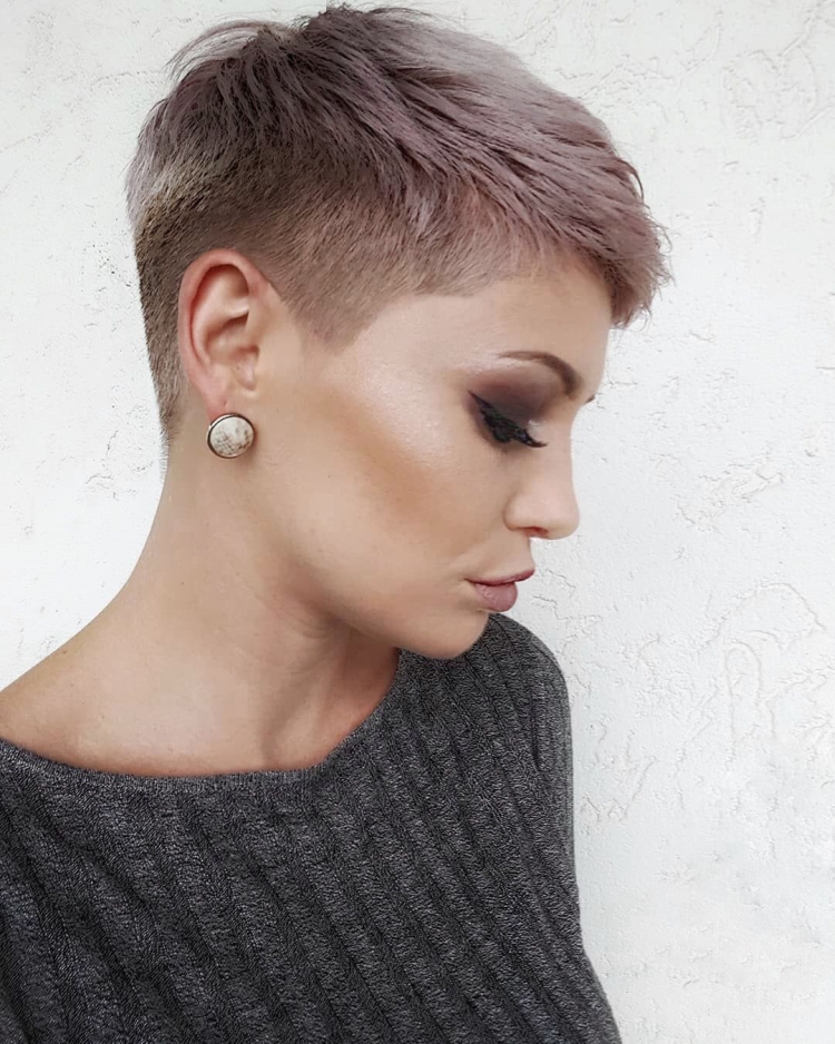 Coupes de cheveux pour femmes aux tempes rasées