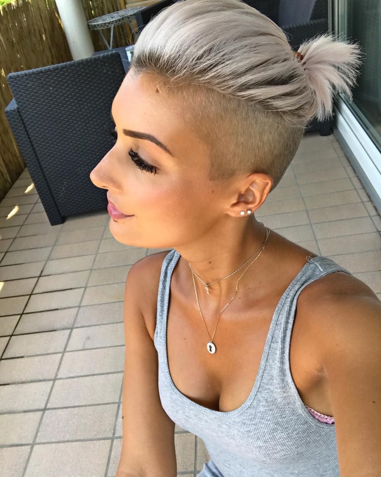 Coupes de cheveux pour femmes aux tempes rasées