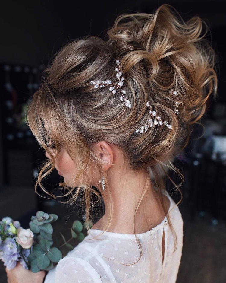 Coiffures hautes pour cheveux longs