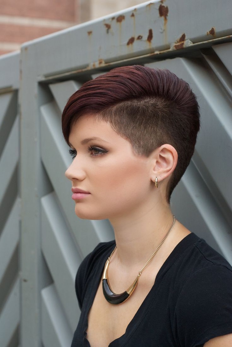 Coupes de cheveux pour femmes aux tempes rasées