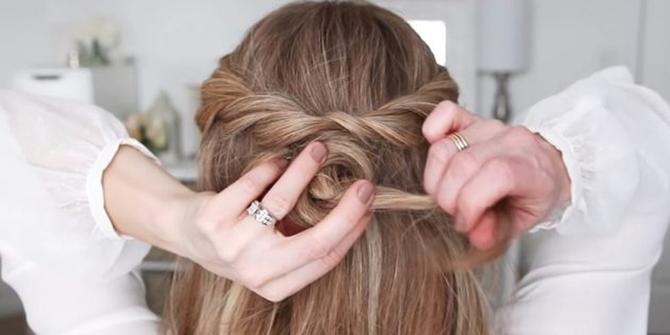 Coiffures hautes pour cheveux longs