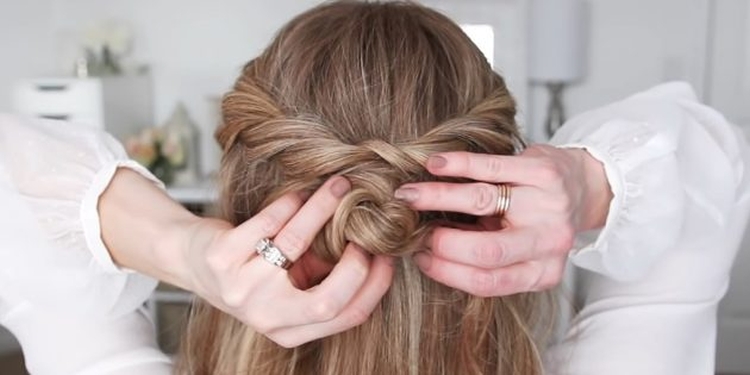 Coiffures hautes pour cheveux longs