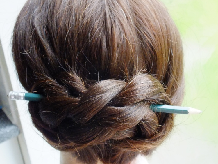 Belle coiffure au crayon avec des exemples