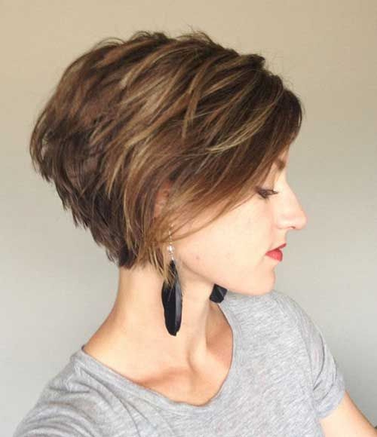 Coiffures pour cheveux liquides de différentes longueurs