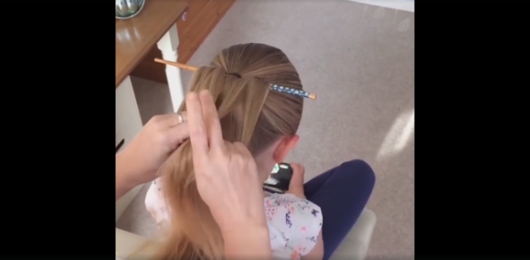 Belle coiffure au crayon avec des exemples