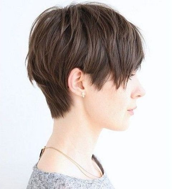 Coiffures pour cheveux liquides de différentes longueurs