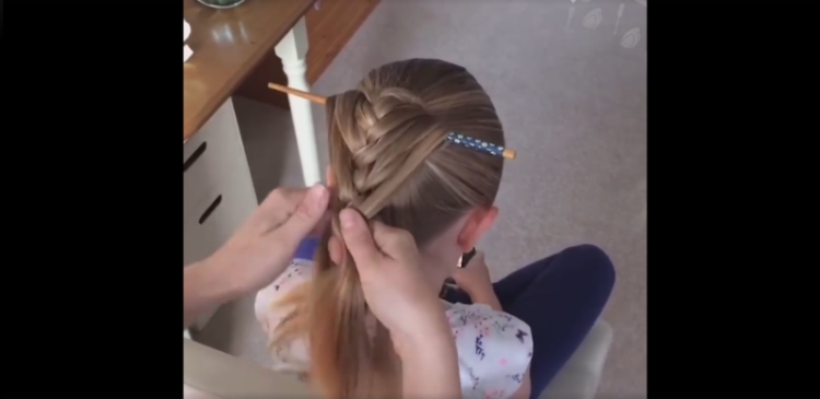 Belle coiffure au crayon avec des exemples