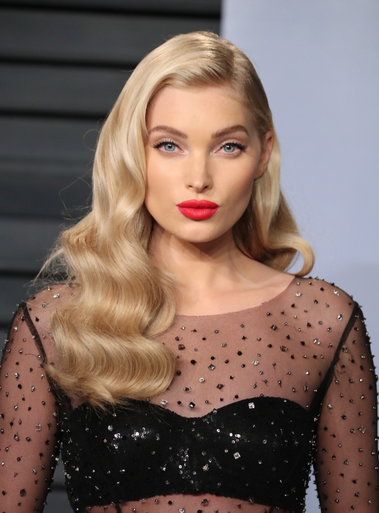 Boucles hollywoodiennes à la maison