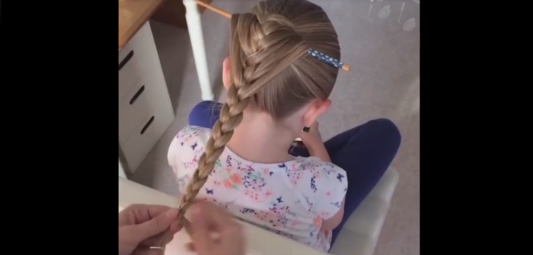 Belle coiffure au crayon avec des exemples