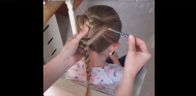 Belle coiffure au crayon avec des exemples