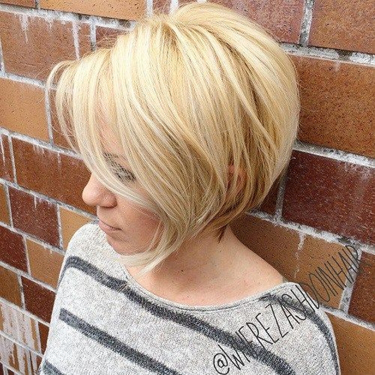 Coiffures pour cheveux liquides de différentes longueurs