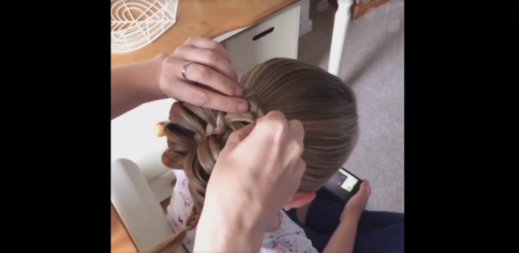 Belle coiffure au crayon avec des exemples