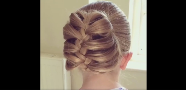 Belle coiffure au crayon avec des exemples