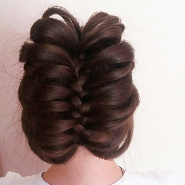 Belle coiffure au crayon avec des exemples
