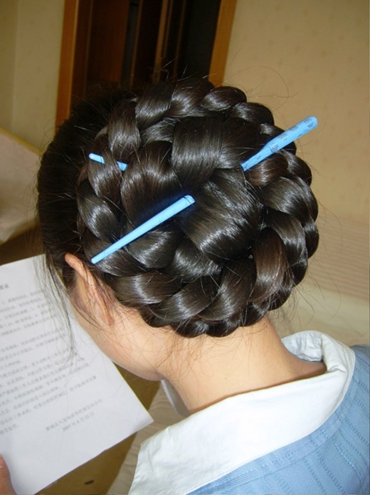 Belle coiffure au crayon avec des exemples