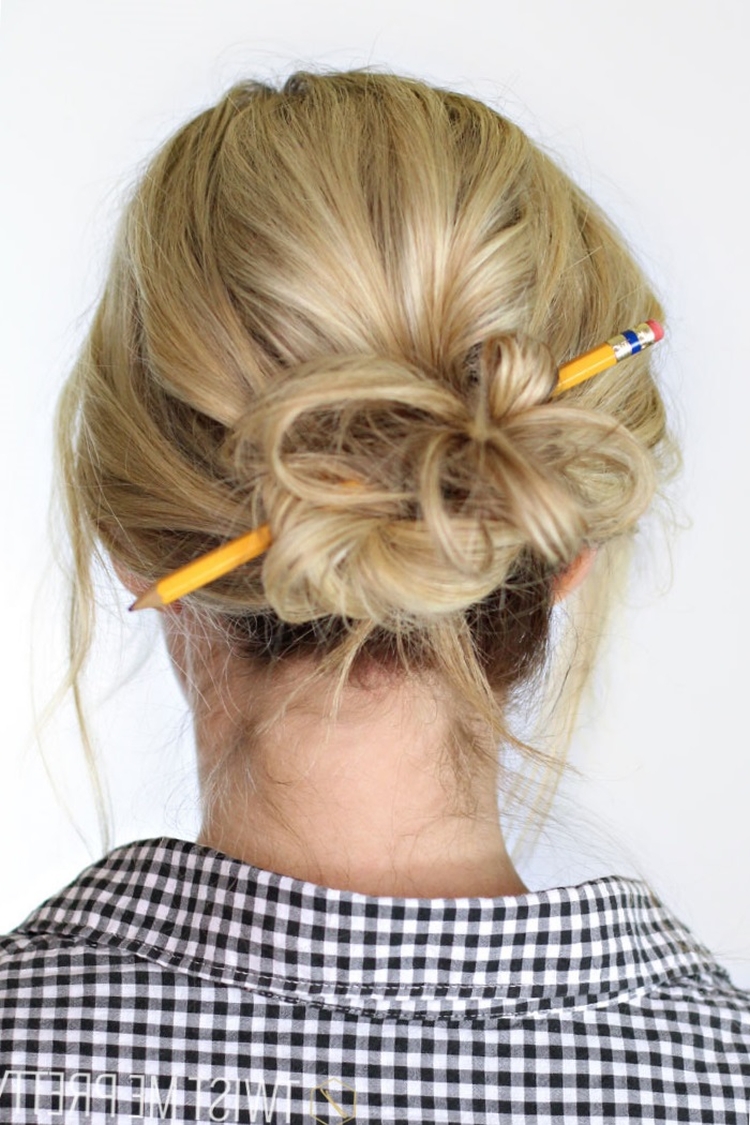 Belle coiffure au crayon avec des exemples