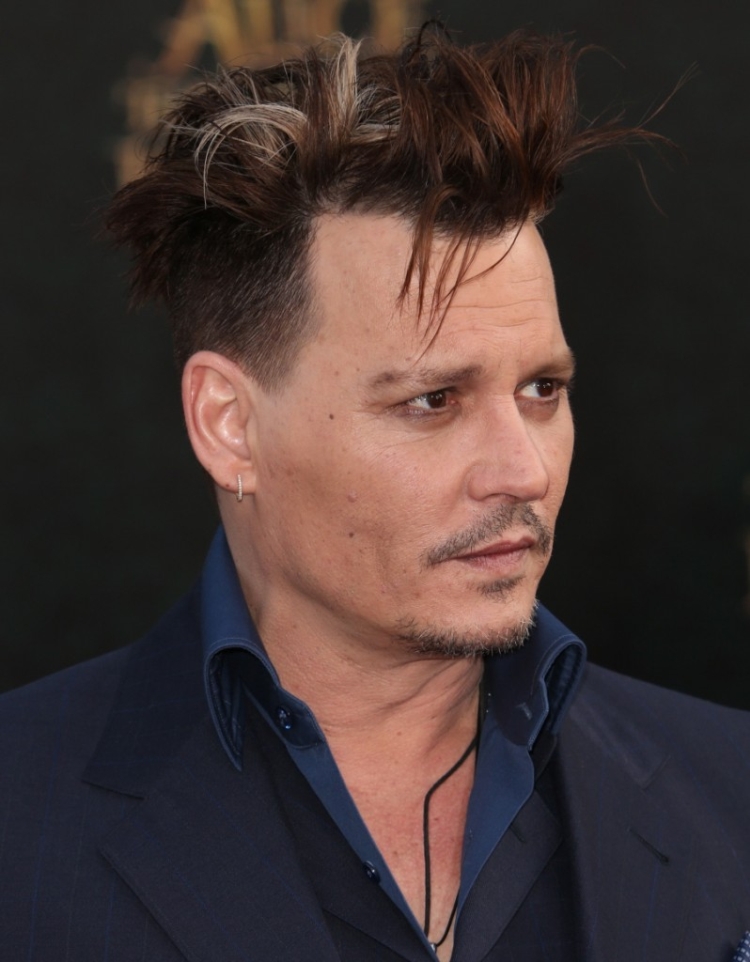 Coiffure grunge pour homme qui convient