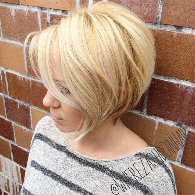 Coiffures pour cheveux liquides de différentes longueurs
