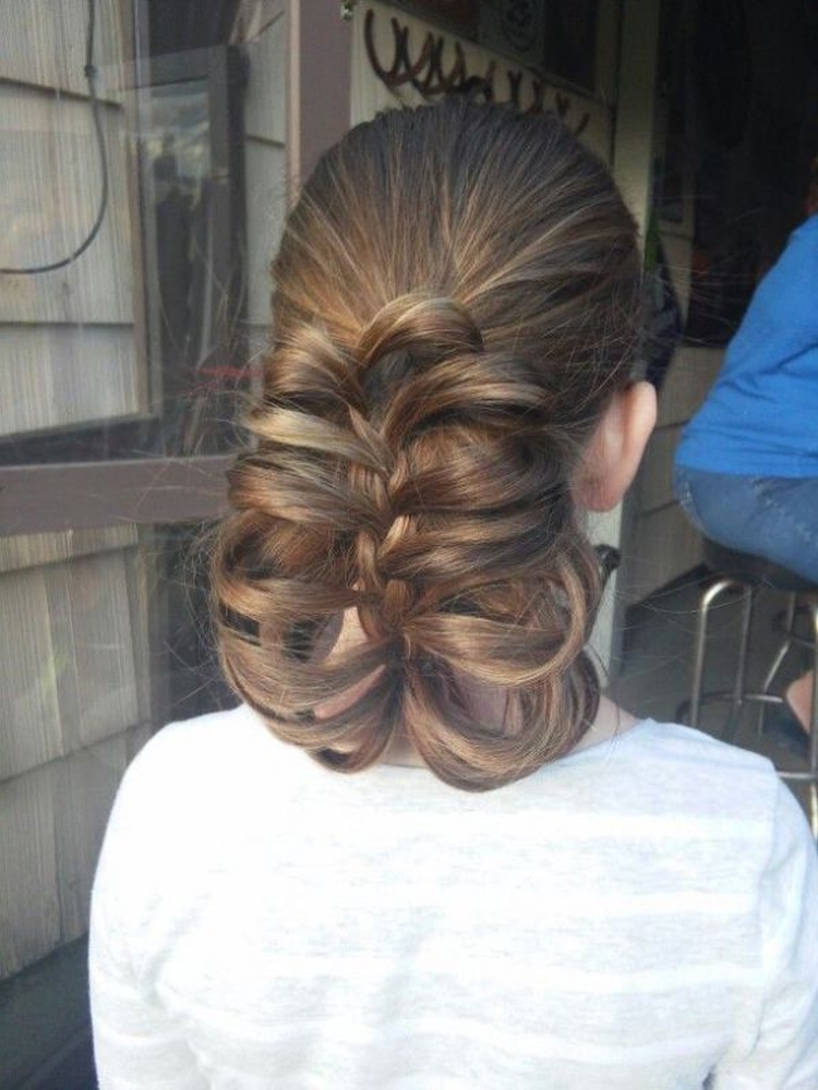 Belle coiffure au crayon avec des exemples