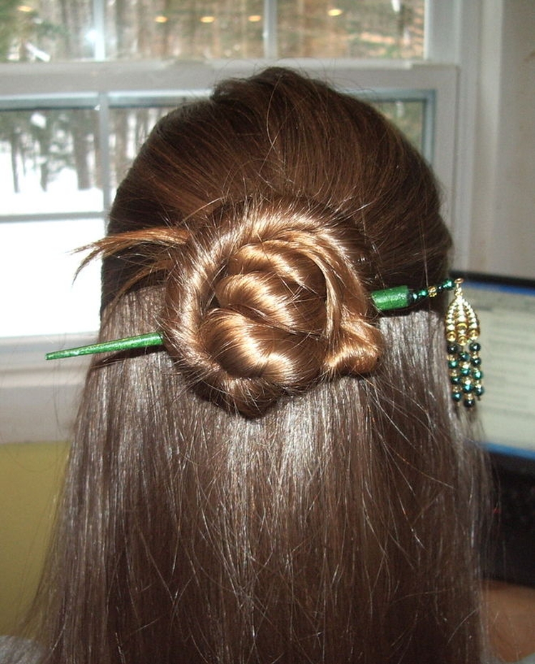 Belle coiffure au crayon avec des exemples