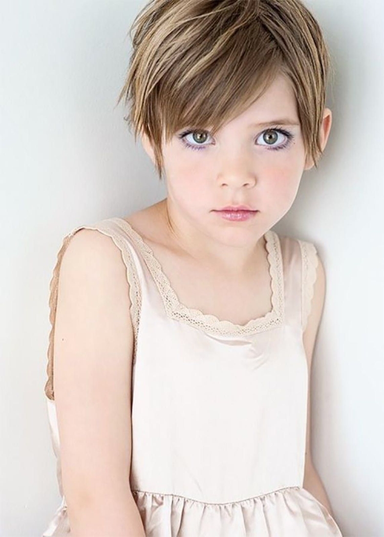 Coupes de cheveux courtes pour les filles 7-8 ans