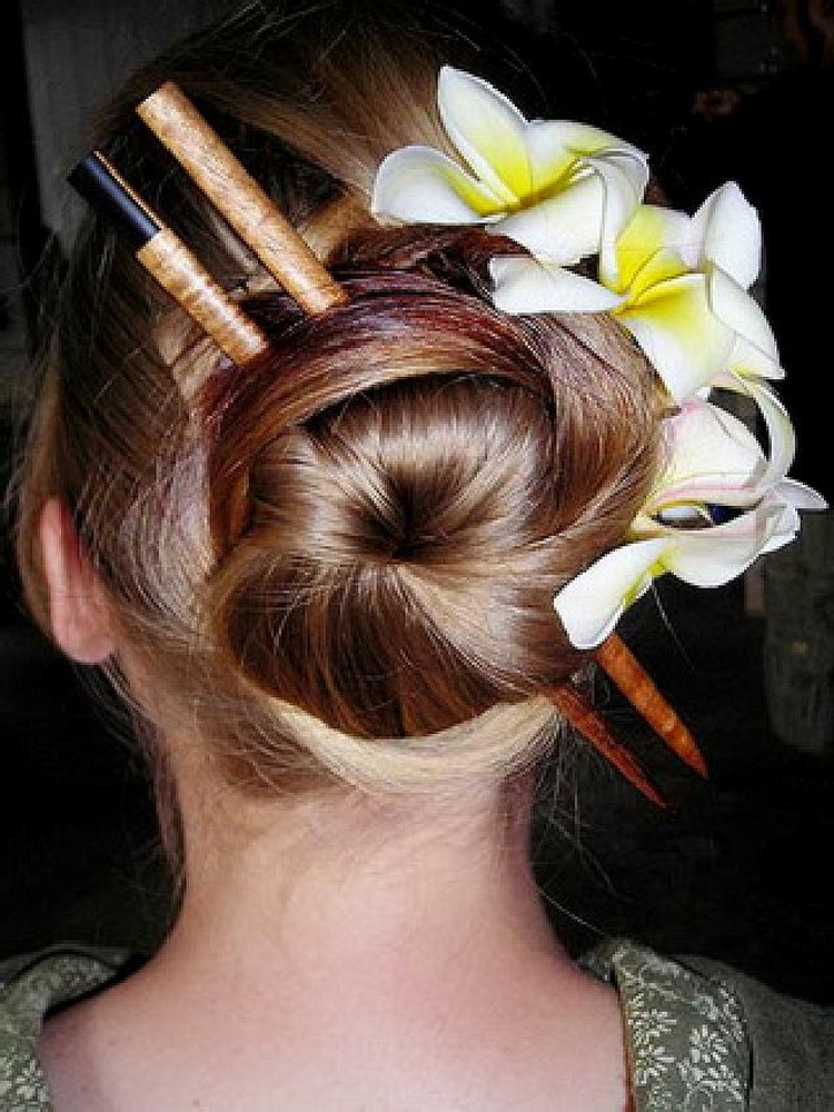 Belle coiffure au crayon avec des exemples
