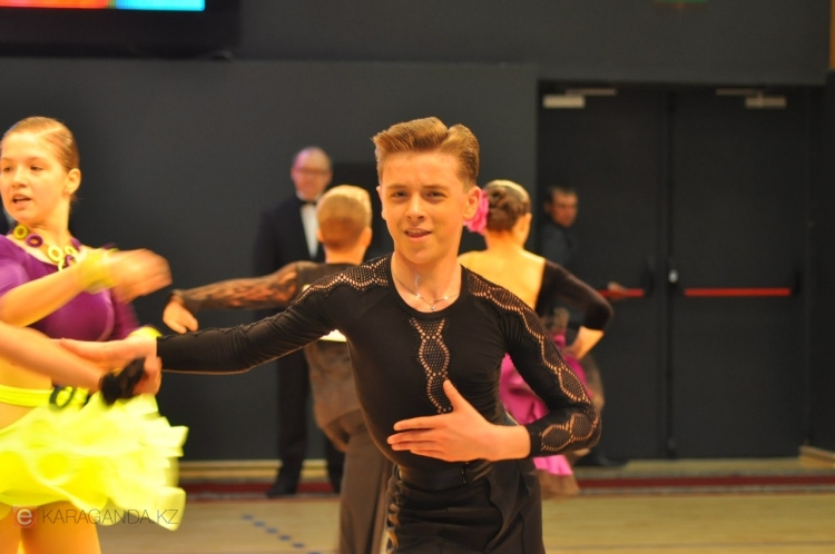 Coiffures de danse de salon pour garçons