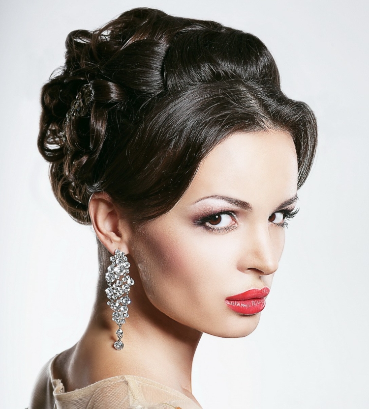 Coiffures de soirée pour cheveux mi-longs