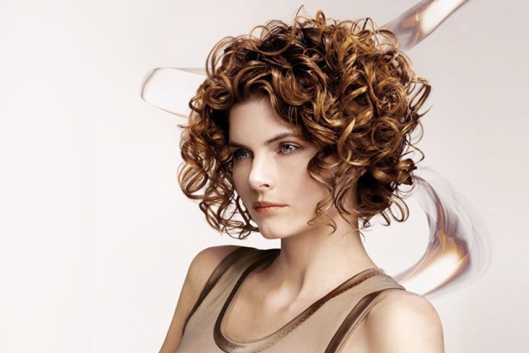 Types modernes de cheveux permanents