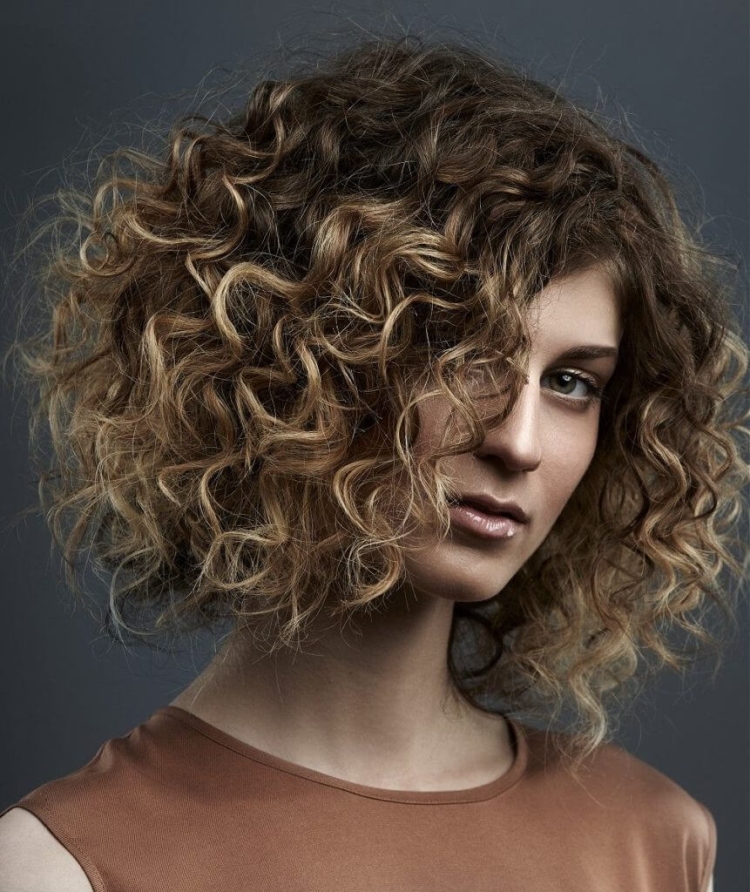Types modernes de cheveux permanents
