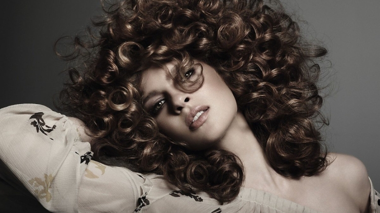 Types modernes de cheveux permanents