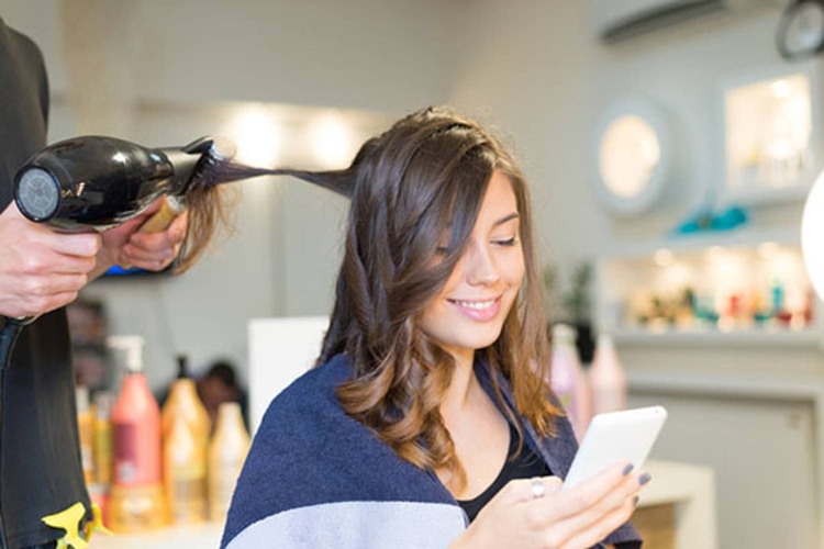 Sculpter les cheveux moyens, longs et courts