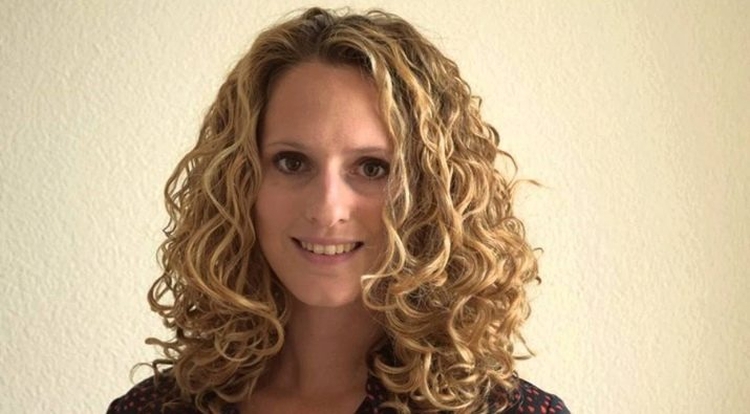 Chimie humide pour cheveux moyens, courts et longs