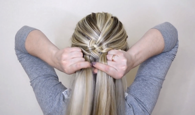 Tresse inversée comment tisser des instructions étape par étape