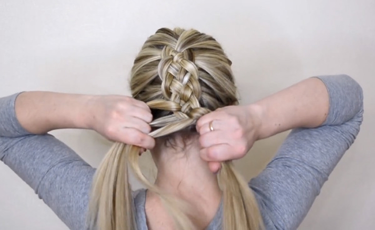 Tresse inversée comment tisser des instructions étape par étape