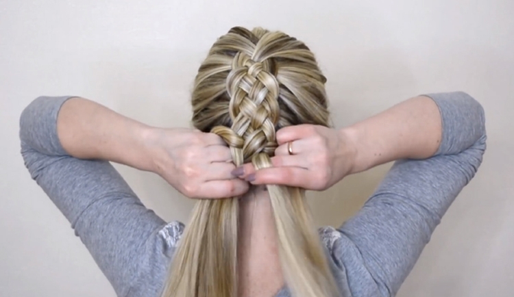 Tresse inversée comment tisser des instructions étape par étape