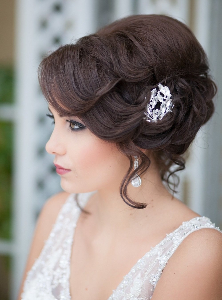 Coiffures de soirée pour cheveux mi-longs