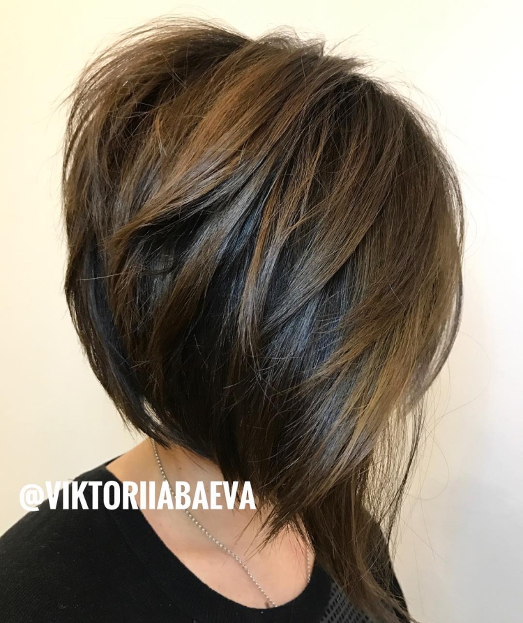 Carré avec une couronne courte