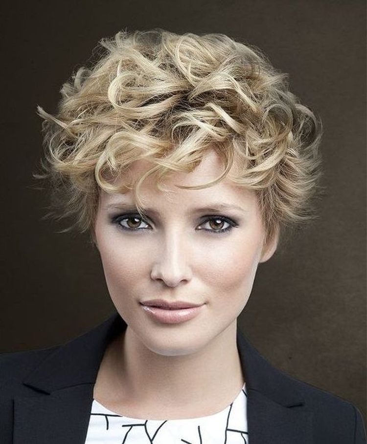 Sculpter les cheveux moyens, longs et courts