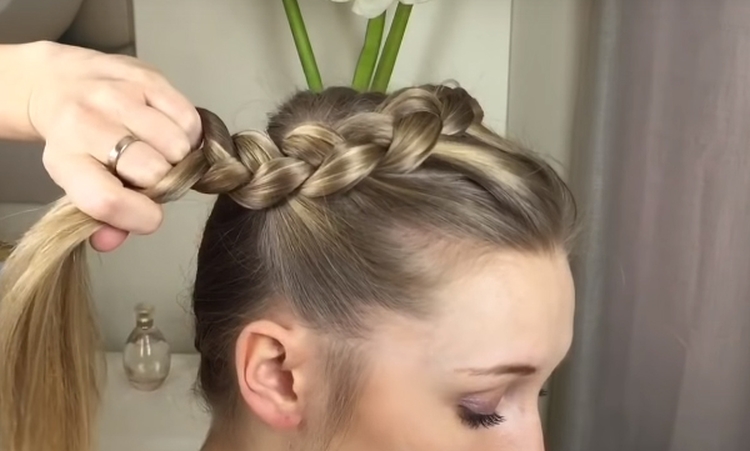 Tresse inversée comment tisser des instructions étape par étape