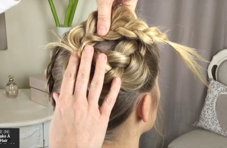 Tresse inversée comment tisser des instructions étape par étape